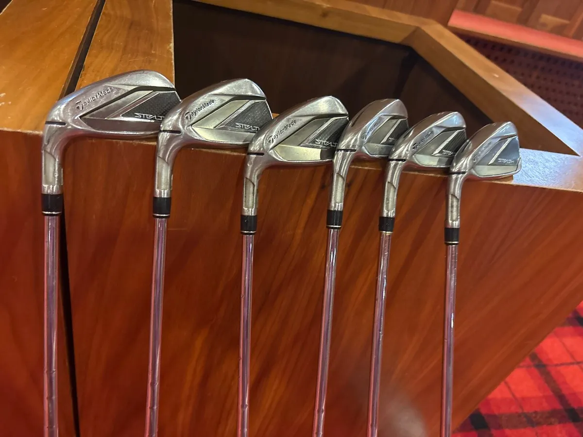 Taylor Made Stealth (Left Hand) 5-PW Reg Steel - Image 1