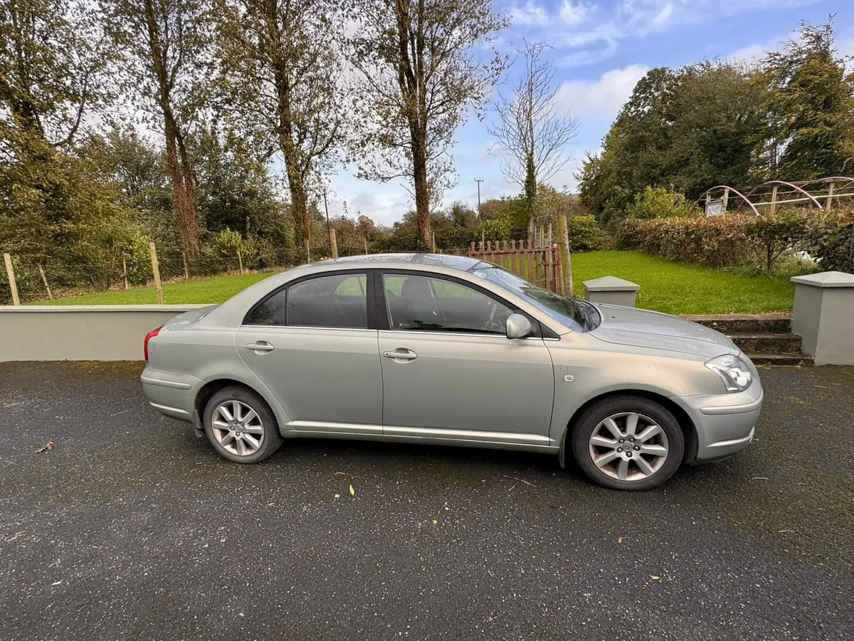 Toyota Avensis 2004 - Image 2