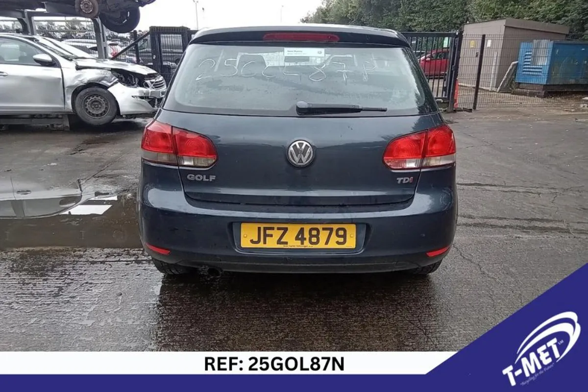 2011 VOLKSWAGEN GOLF BREAKING FOR PARTS - Image 3