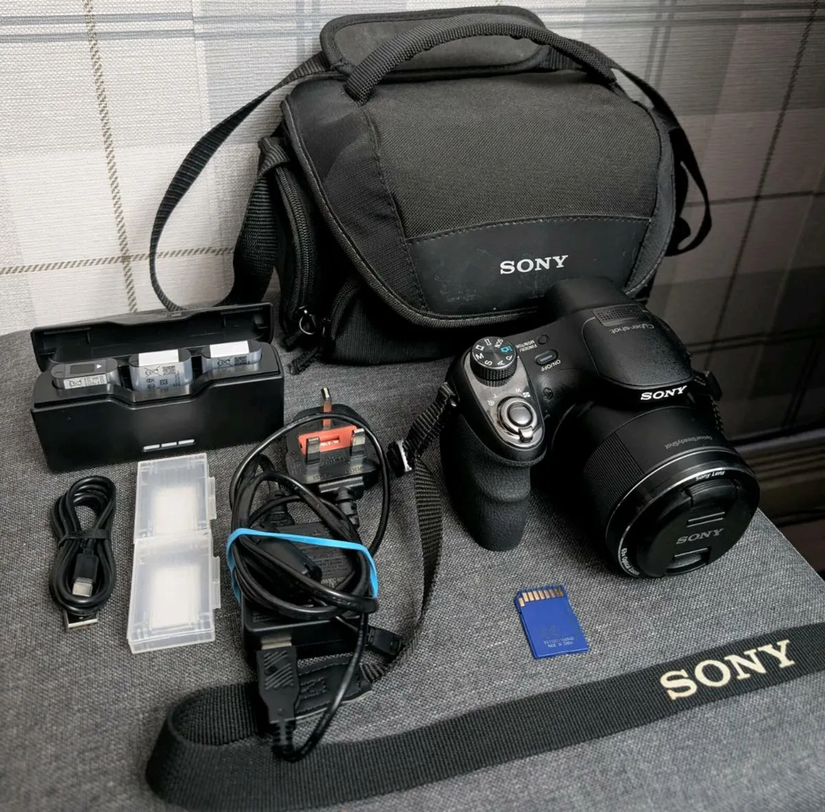 Sony Cyber-shot DSC-H400 Bridge Camera Kit 3batt - Image 1