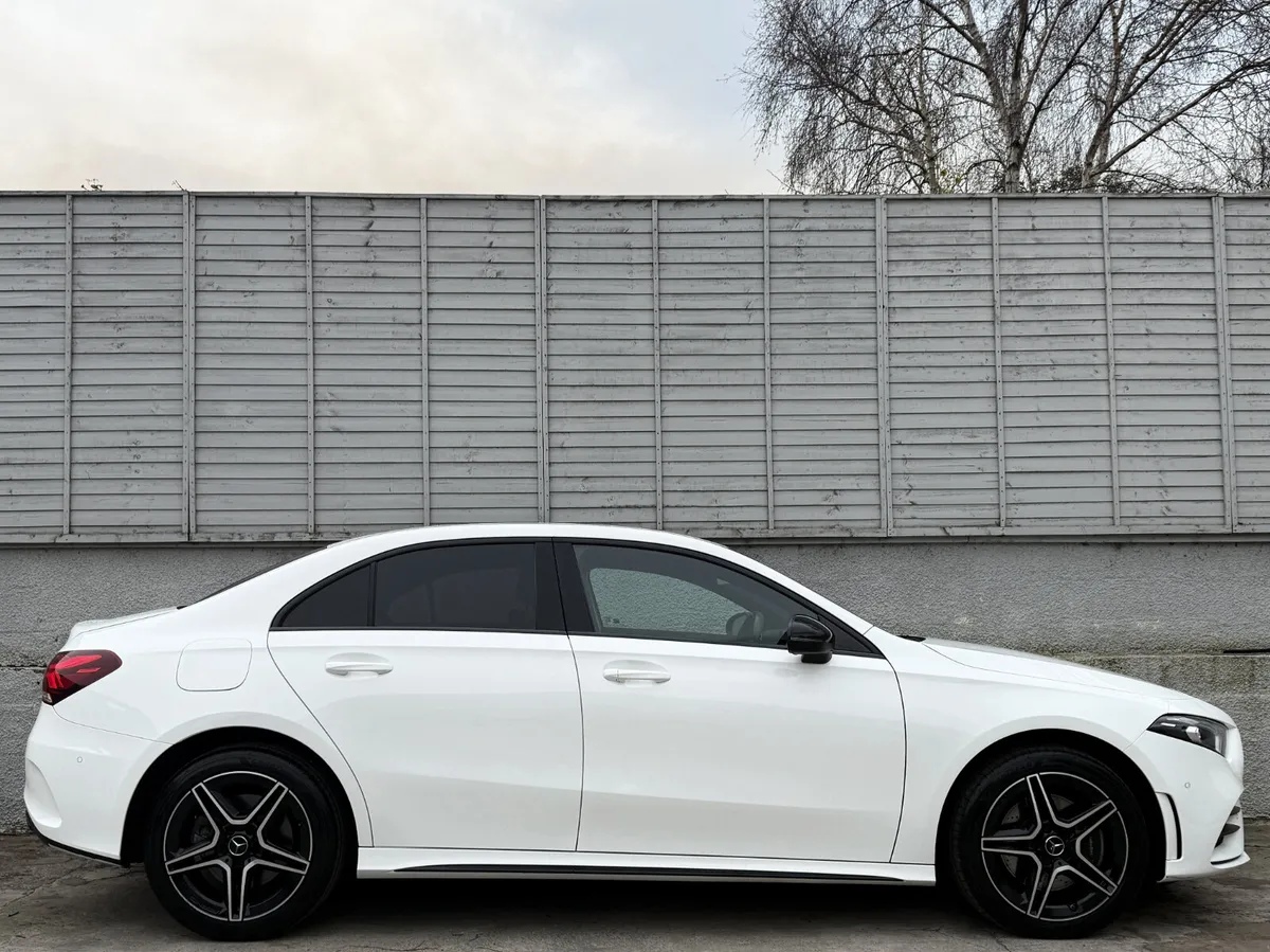 Mercedes-Benz AMG 2022 250 AMG LINE EXECUTIVE - Image 2
