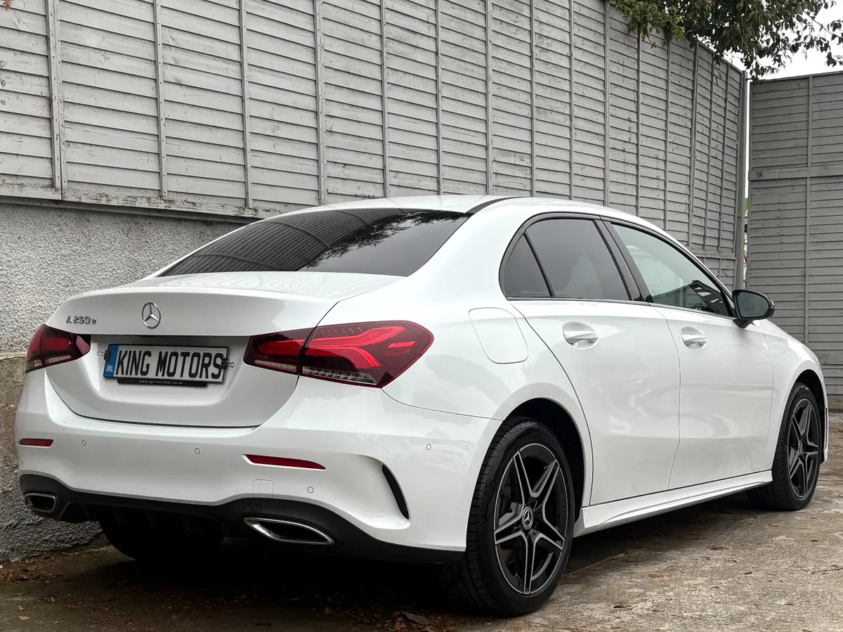 Mercedes-Benz AMG 2022 250 AMG LINE EXECUTIVE - Image 3