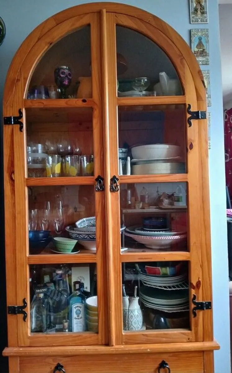 pine cabinet, glass front, with 2 drawers - Image 1