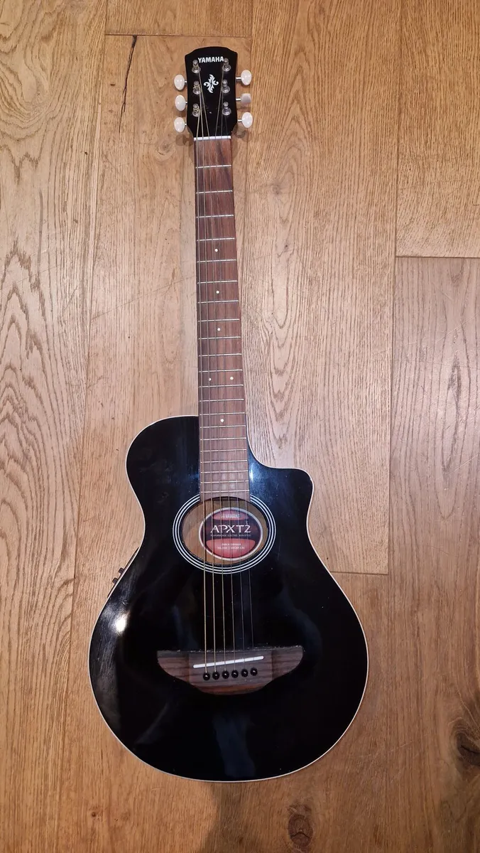 Yamaha Acoustic Electric Guitar (3/4)