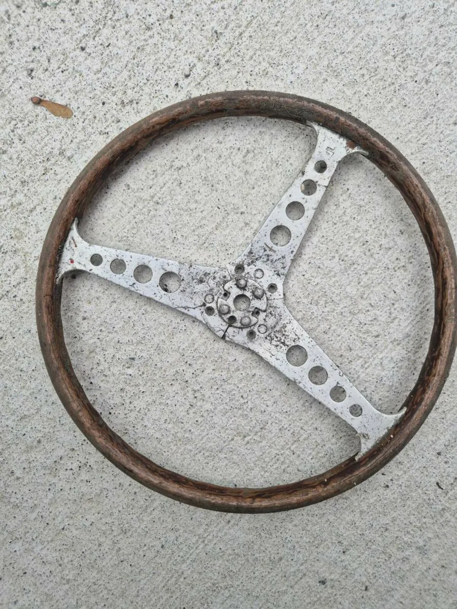 Steering wheel - Image 2