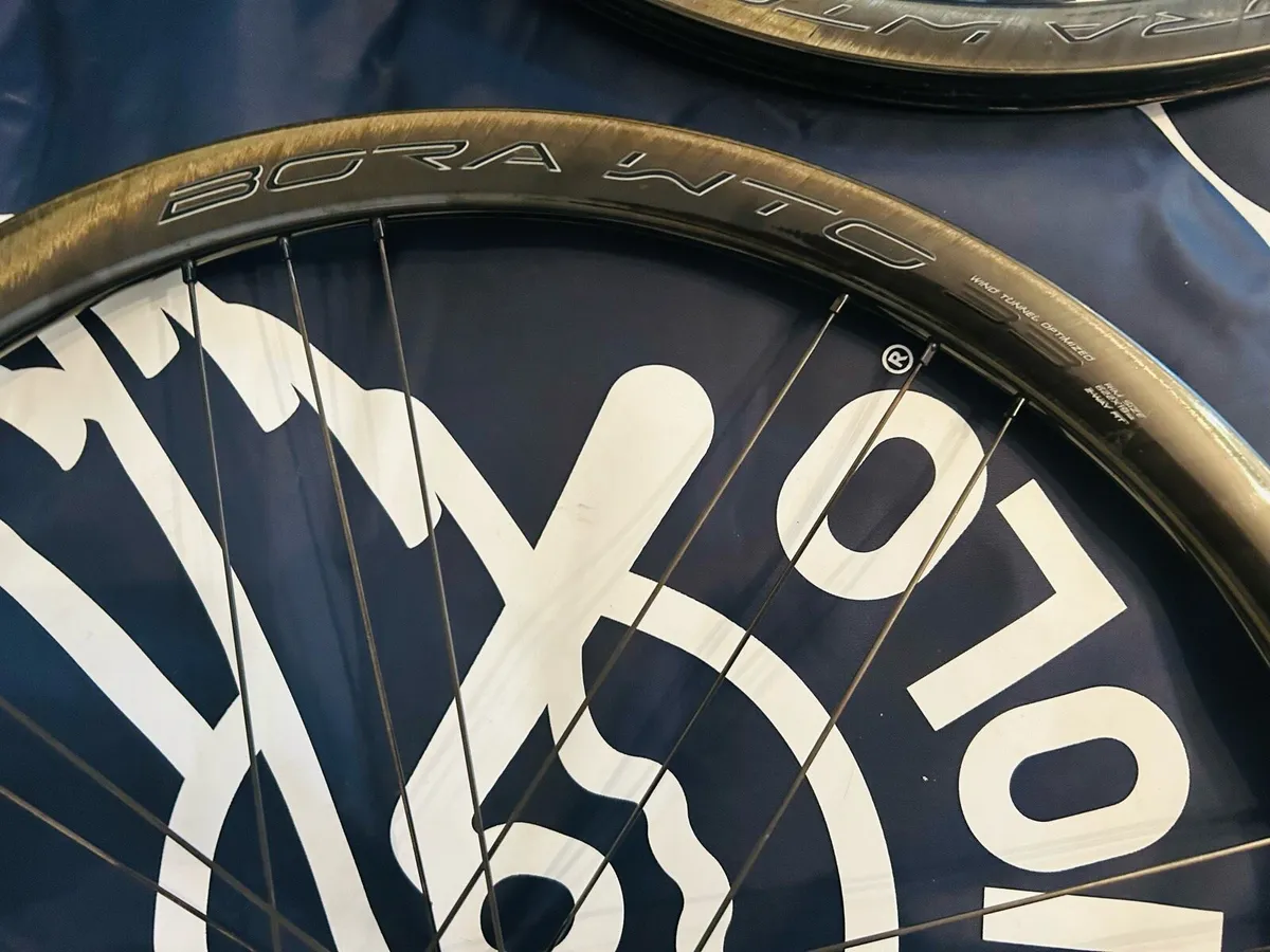 Campagnolo Bora WTO 33 Disc Wheelset - Image 2