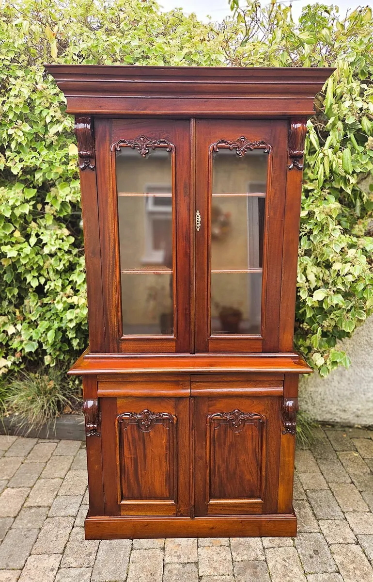 Victorian Style Mahogany Display Bookcase - Image 1