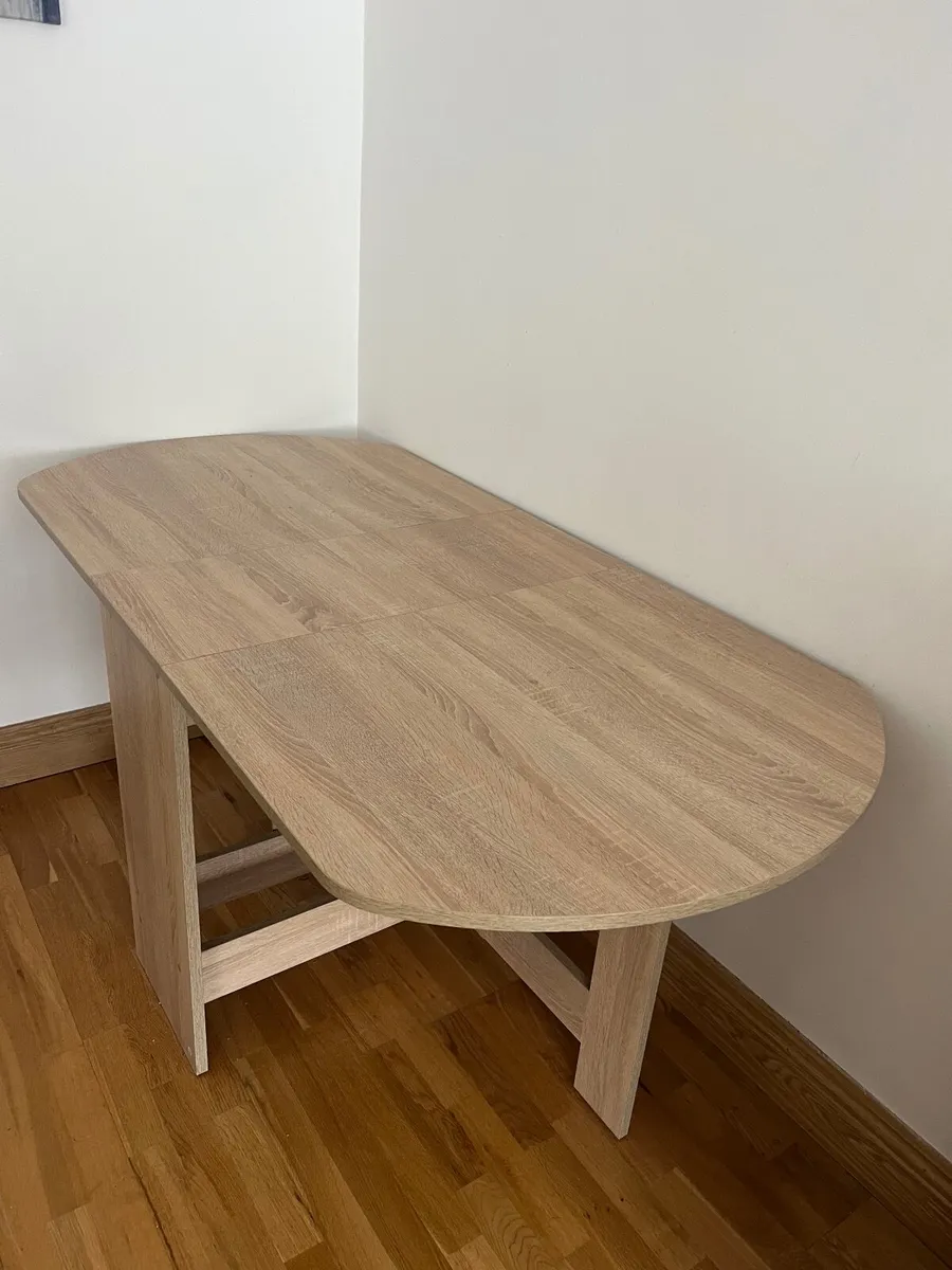 Dining table - Image 1