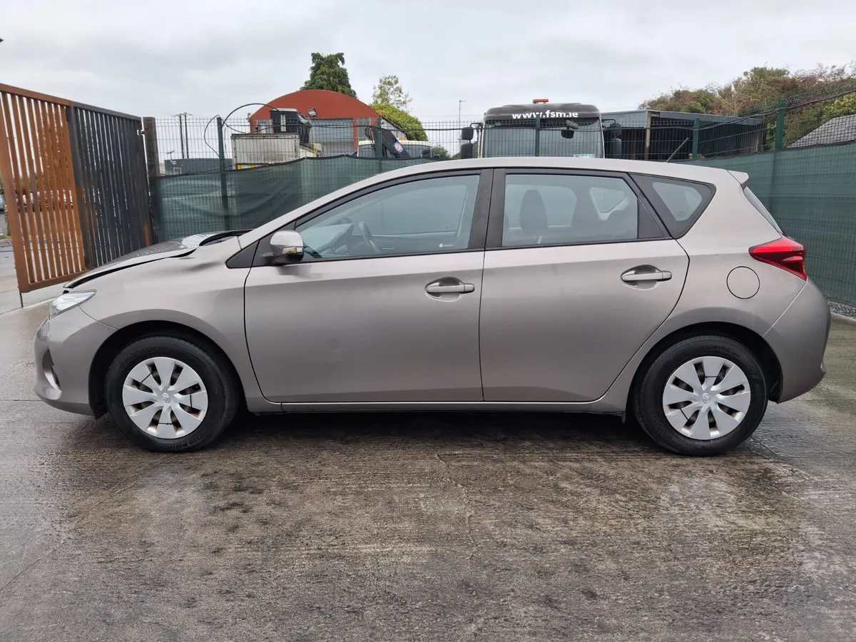 2014 Toyota Auris 1.3 Petrol - Image 2
