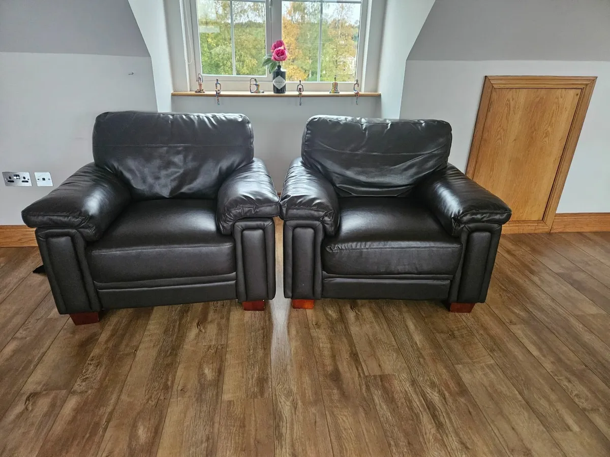 2 x Leather Armchairs - Image 1