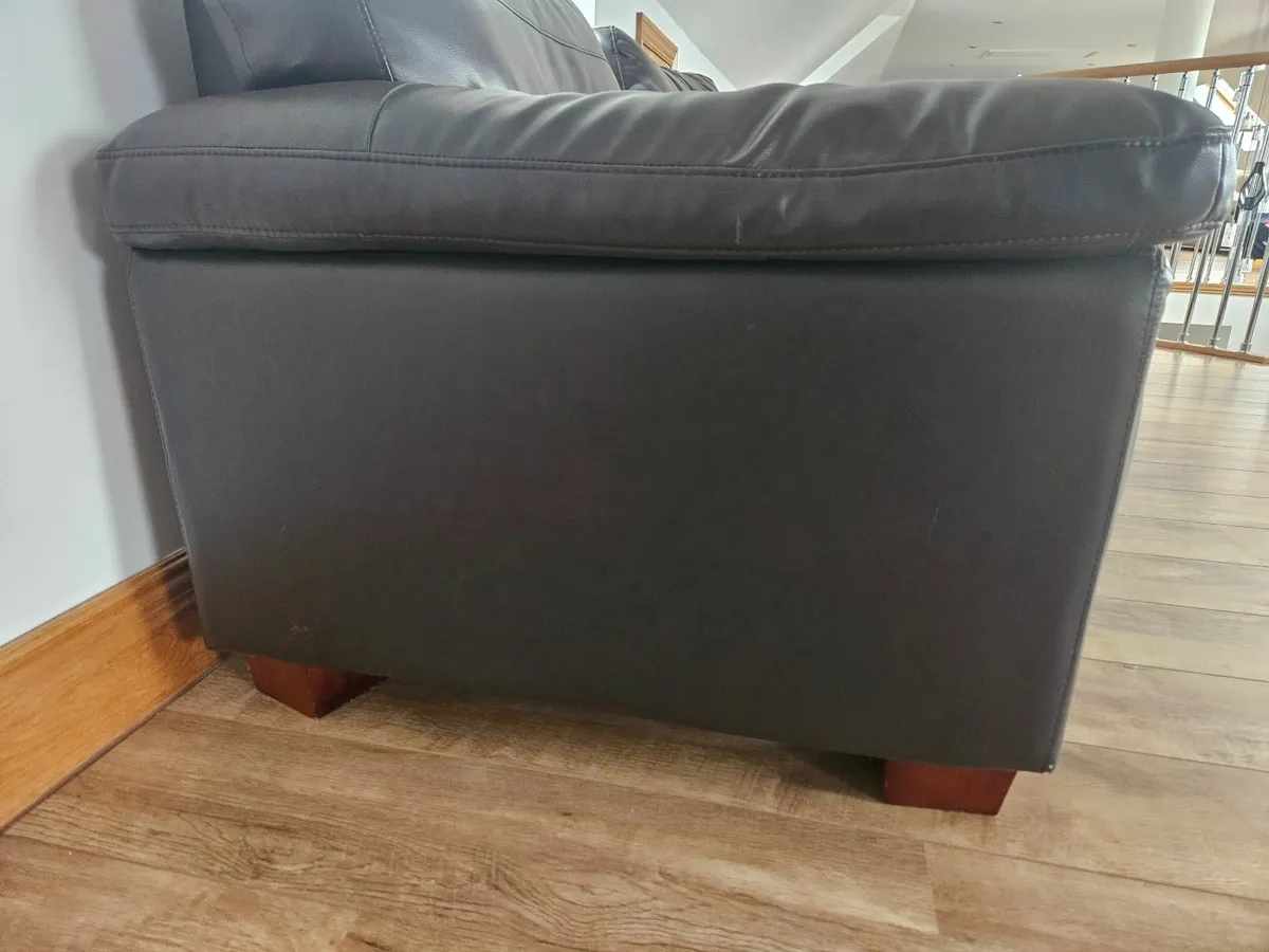 2 x Leather Armchairs - Image 2
