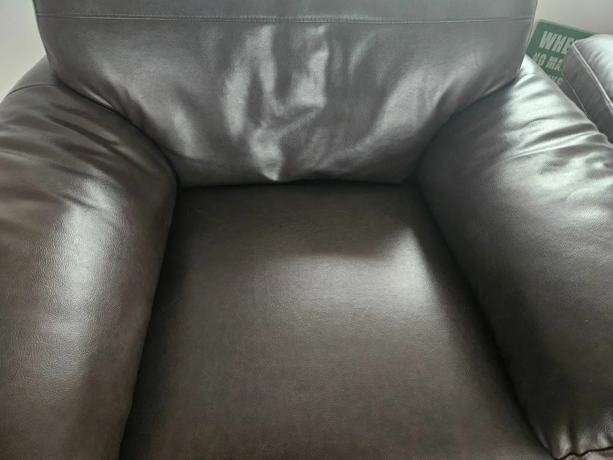 2 x Leather Armchairs - Image 3