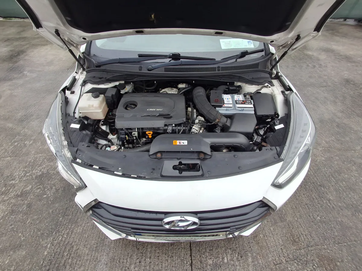 152 Hyundai i40 Executive 1.7 Diesel - Image 3