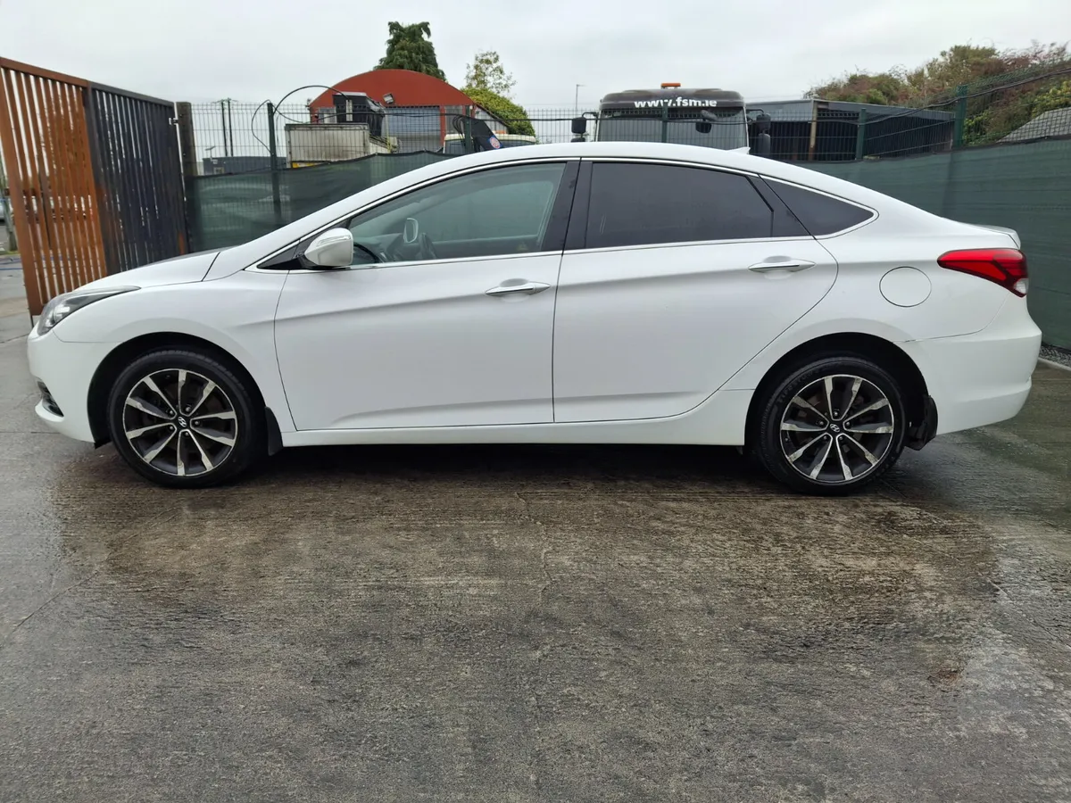 152 Hyundai i40 Executive 1.7 Diesel - Image 2