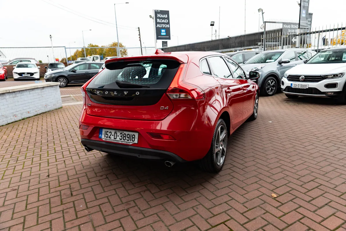 2015 VOLVO V40 2.0D HATCH 5DR AUTO - Image 3
