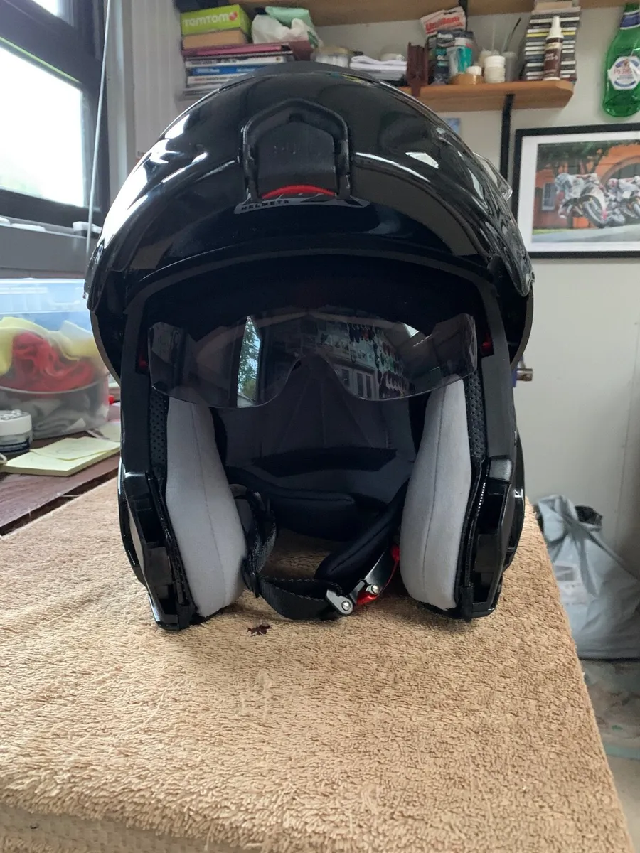 Motorcycle helmet - Image 4