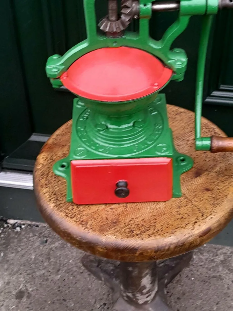 Vintage French coffee grinder - Image 1