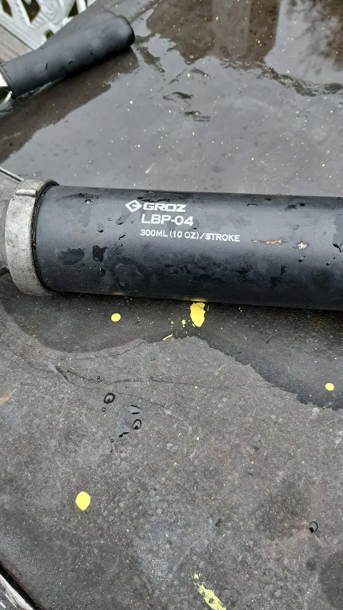 Oil pump for sale. - Image 1