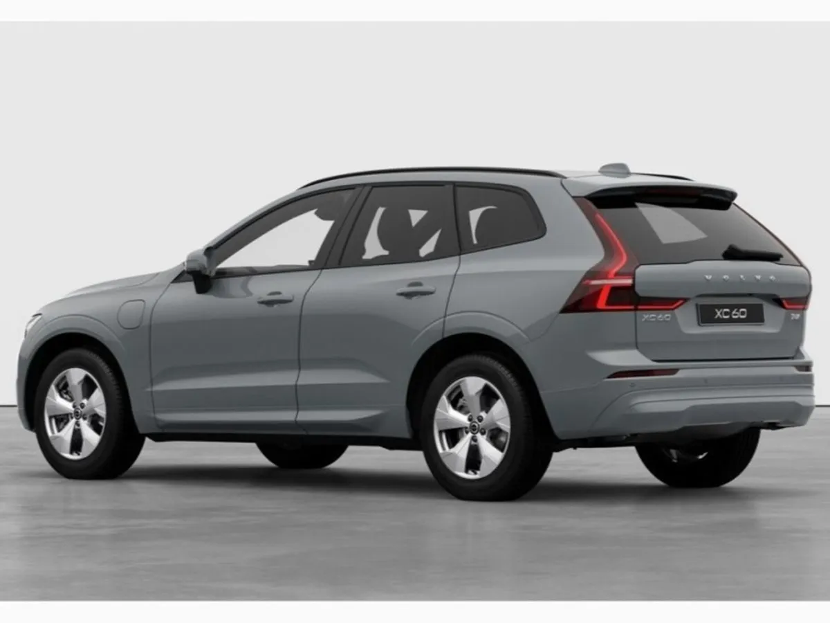 Volvo XC60 T6 Phev Core - Image 3