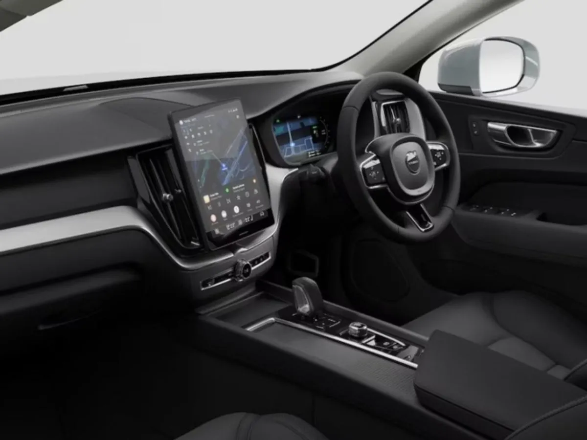 Volvo XC60 T6 Phev Core - Image 4