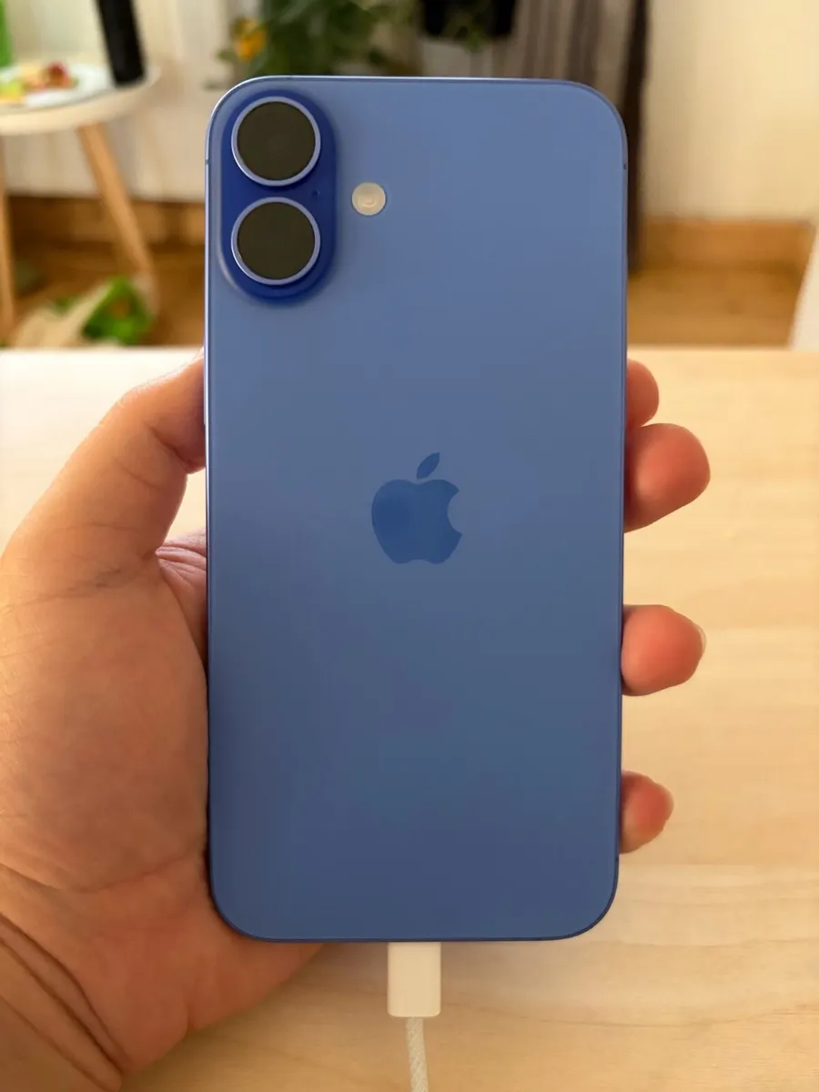 iPhone 16 plus - Image 1
