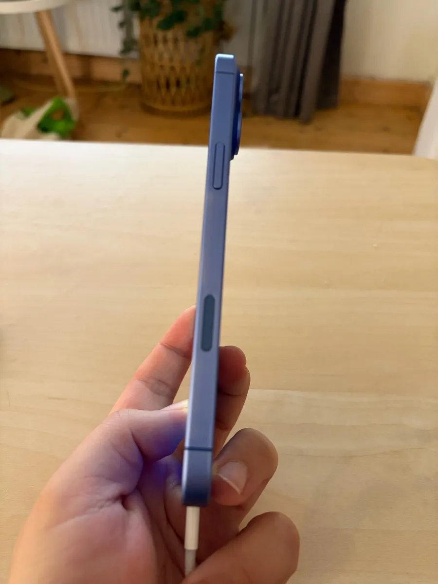 iPhone 16 plus - Image 4