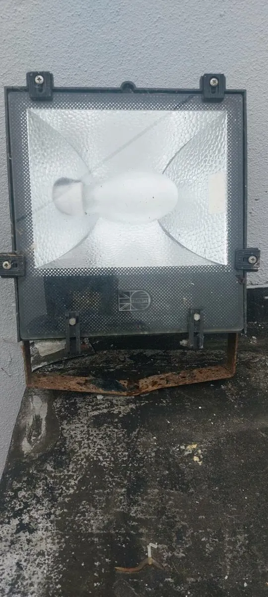 Flood light - Image 1