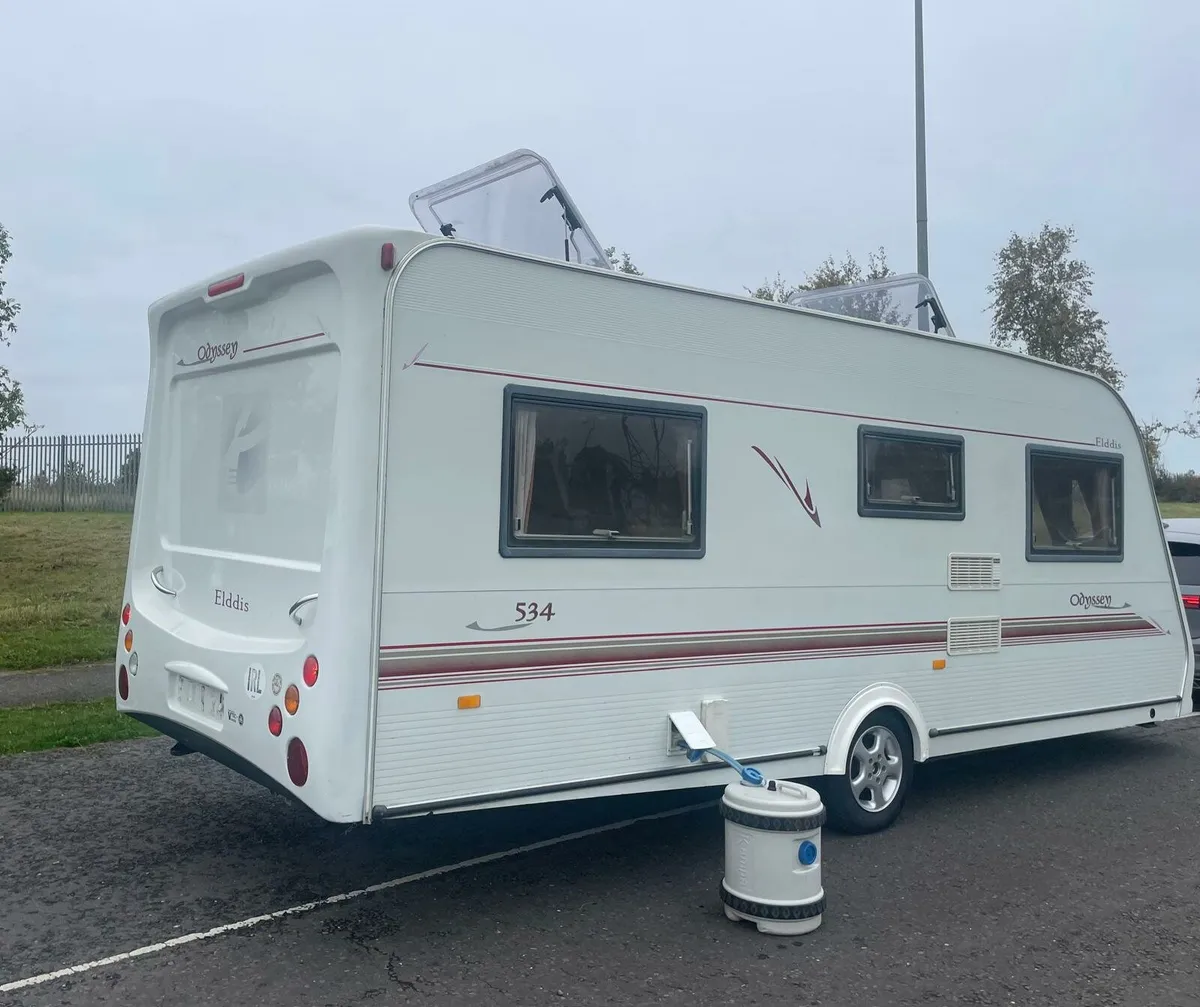 08 Eldiss 4/5 berth fixed bed & Awning - Image 2