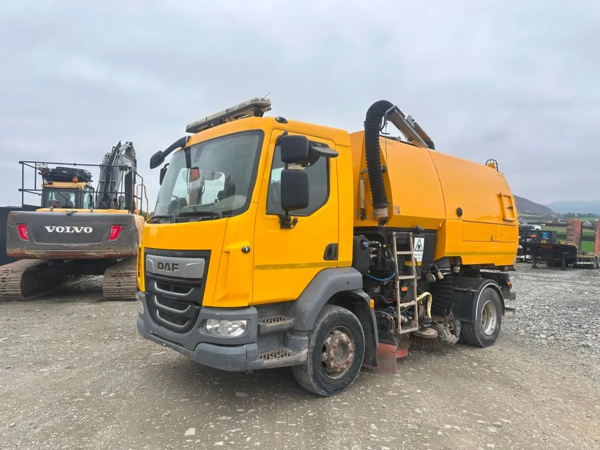 2019 DAF LF...JOHNSTON ROAD SWEEPER...106 KM - Image 3