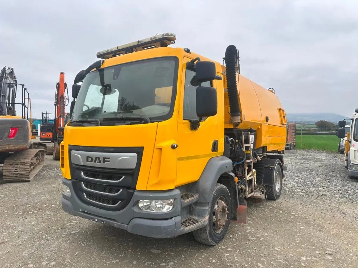 2019 DAF LF...JOHNSTON ROAD SWEEPER...106 KM - Image 4