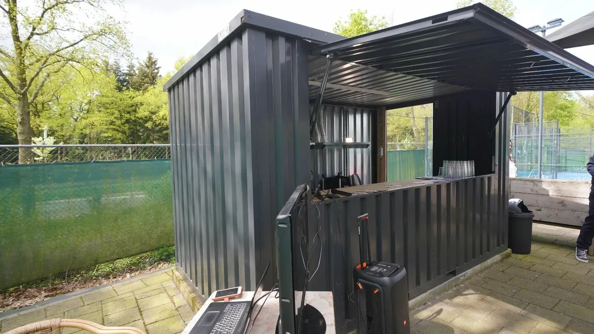 Backyard Bar – Maintenance Free! - Image 3