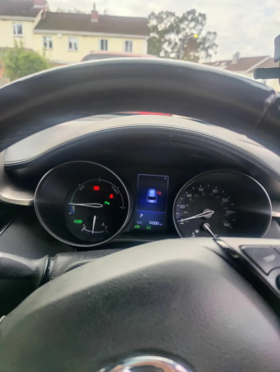 Toyota C-HR 2018 - Image 1