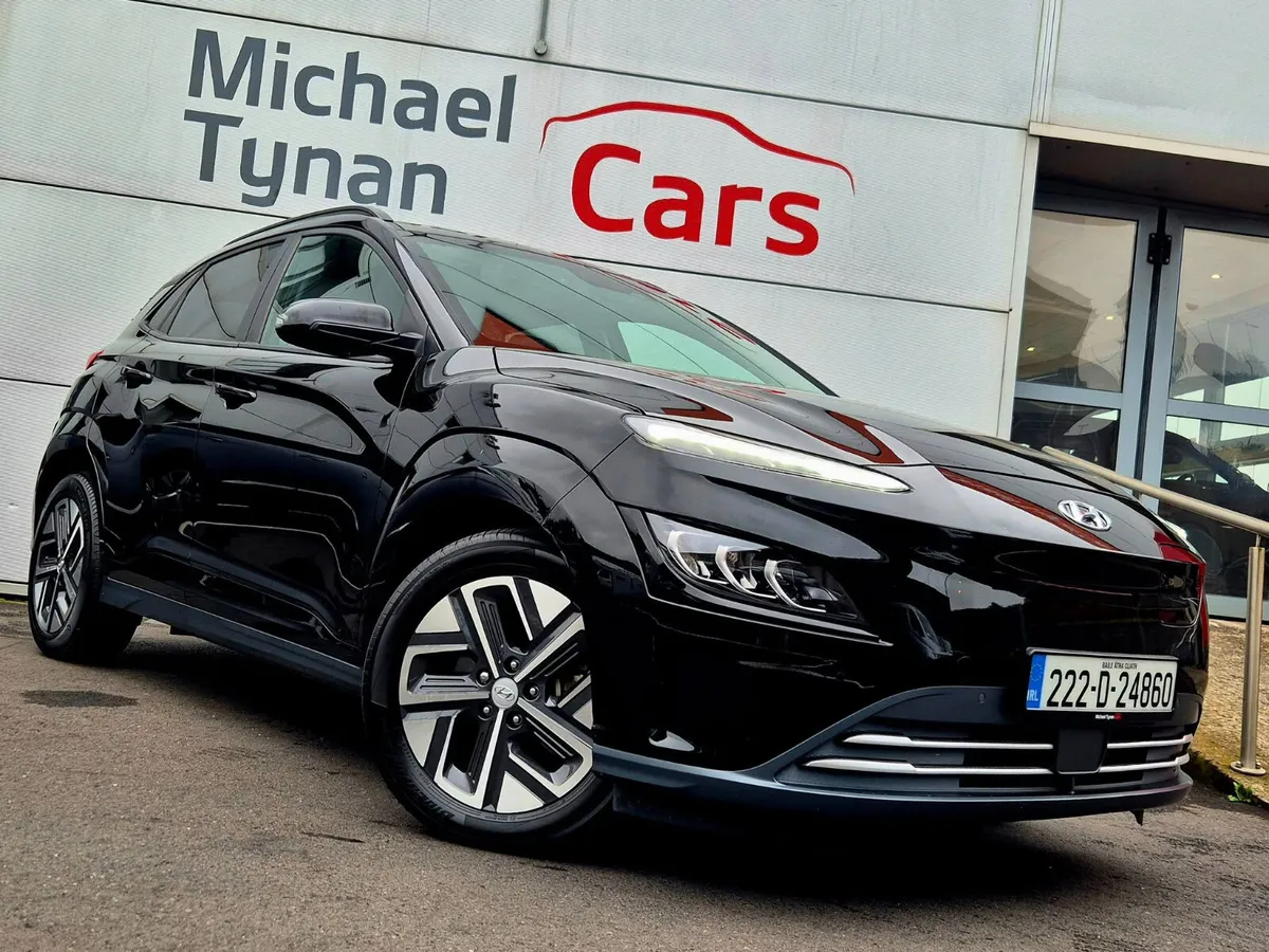 2022 Hyundai Kona Ultimate, Sunroof, Leather - Image 2