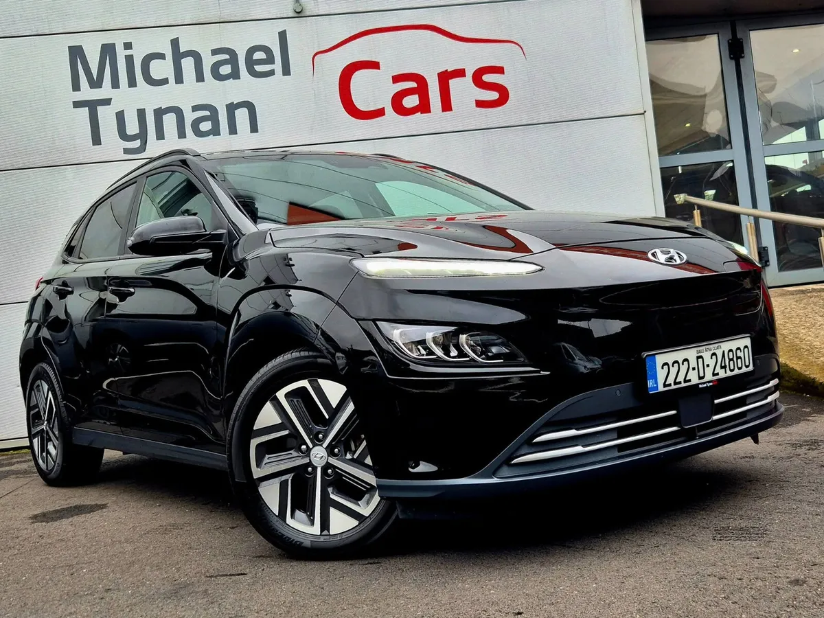 2022 Hyundai Kona Ultimate, Sunroof, Leather - Image 4