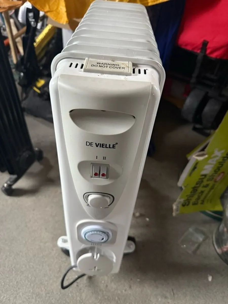 De Vielle 11 Fin Oil Filled Radiator - Image 1