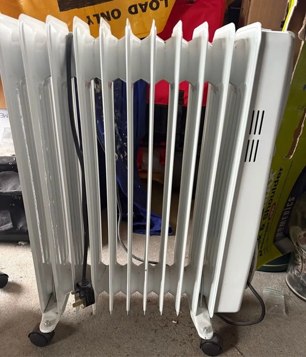 De Vielle 11 Fin Oil Filled Radiator - Image 2