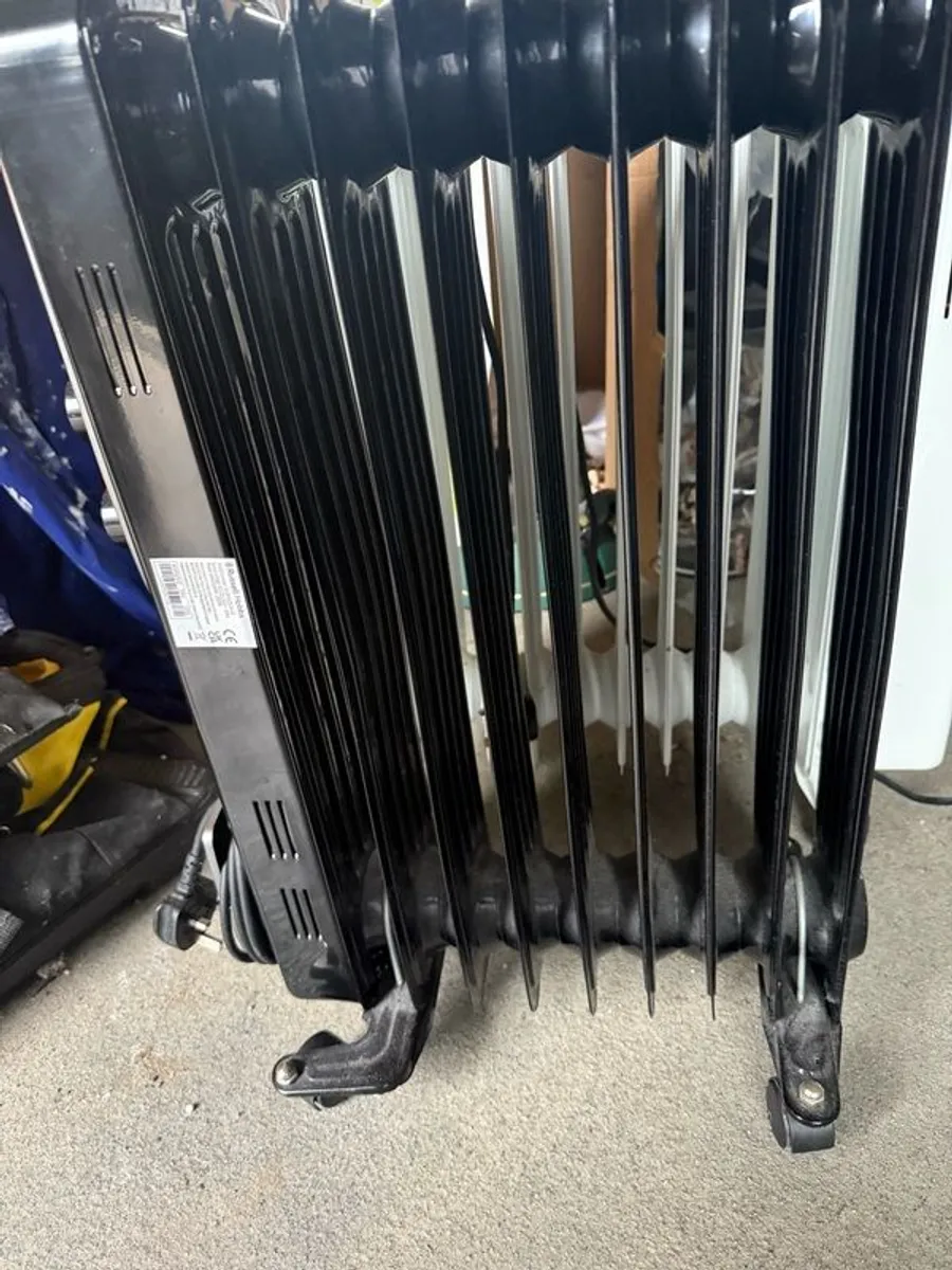 De Vielle 11 Fin Oil Filled Radiator - Image 4