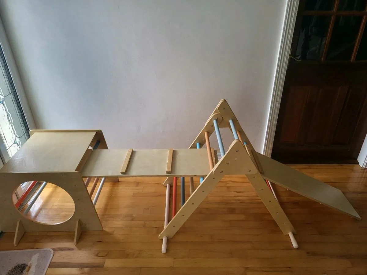Climbing frame - Image 1