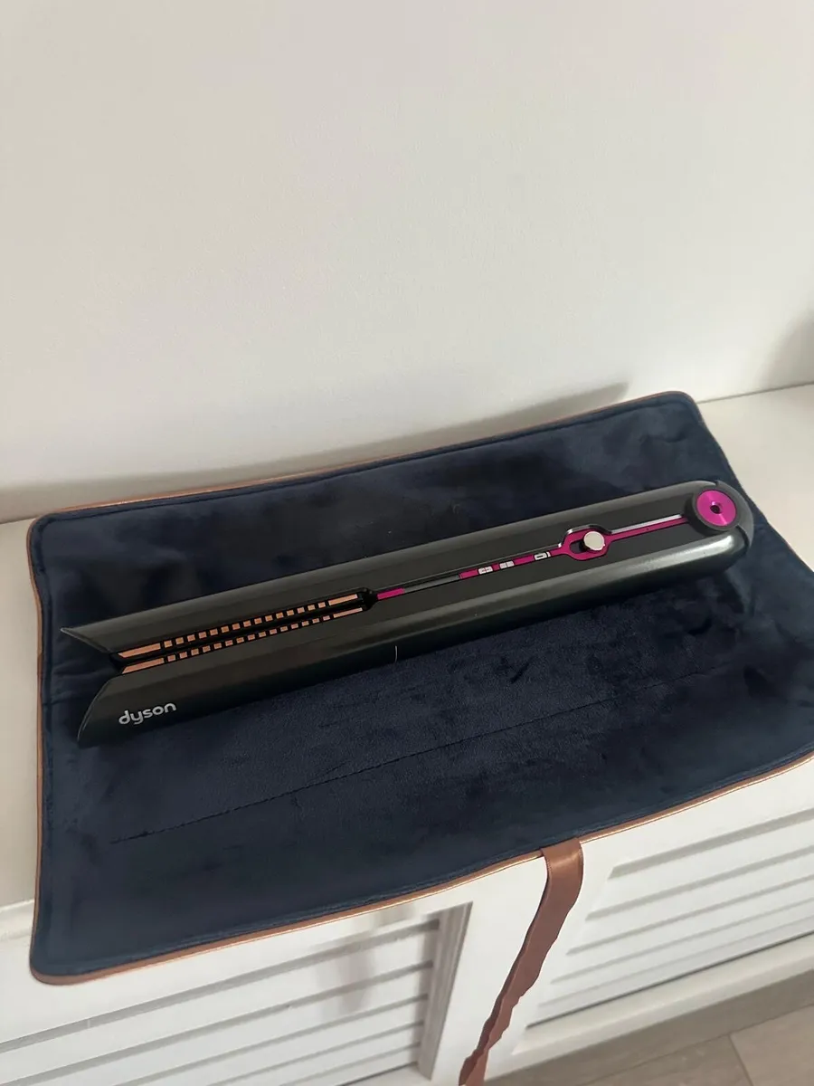 Dyson straightener brand new,never used - Image 3