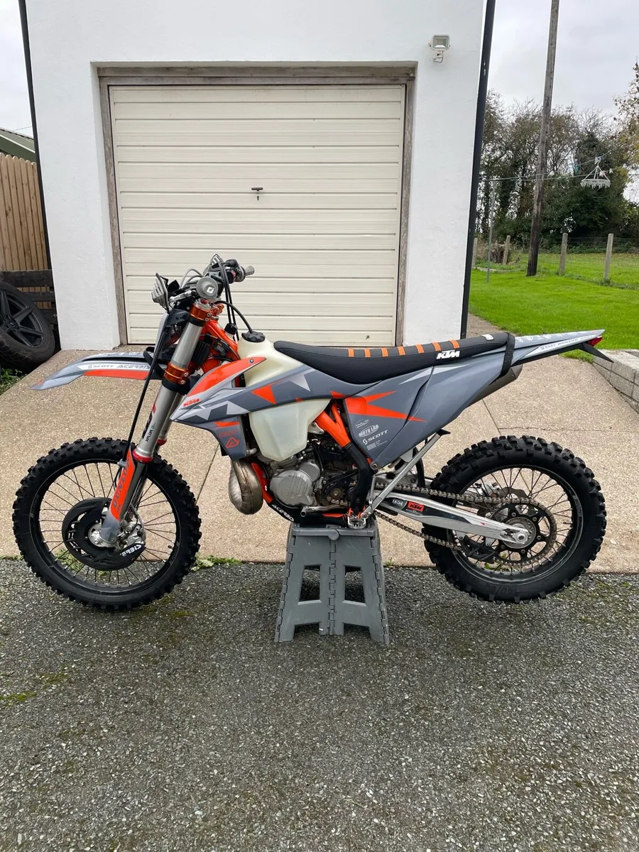 2023 KTM 300 six days (road legal) - Image 4