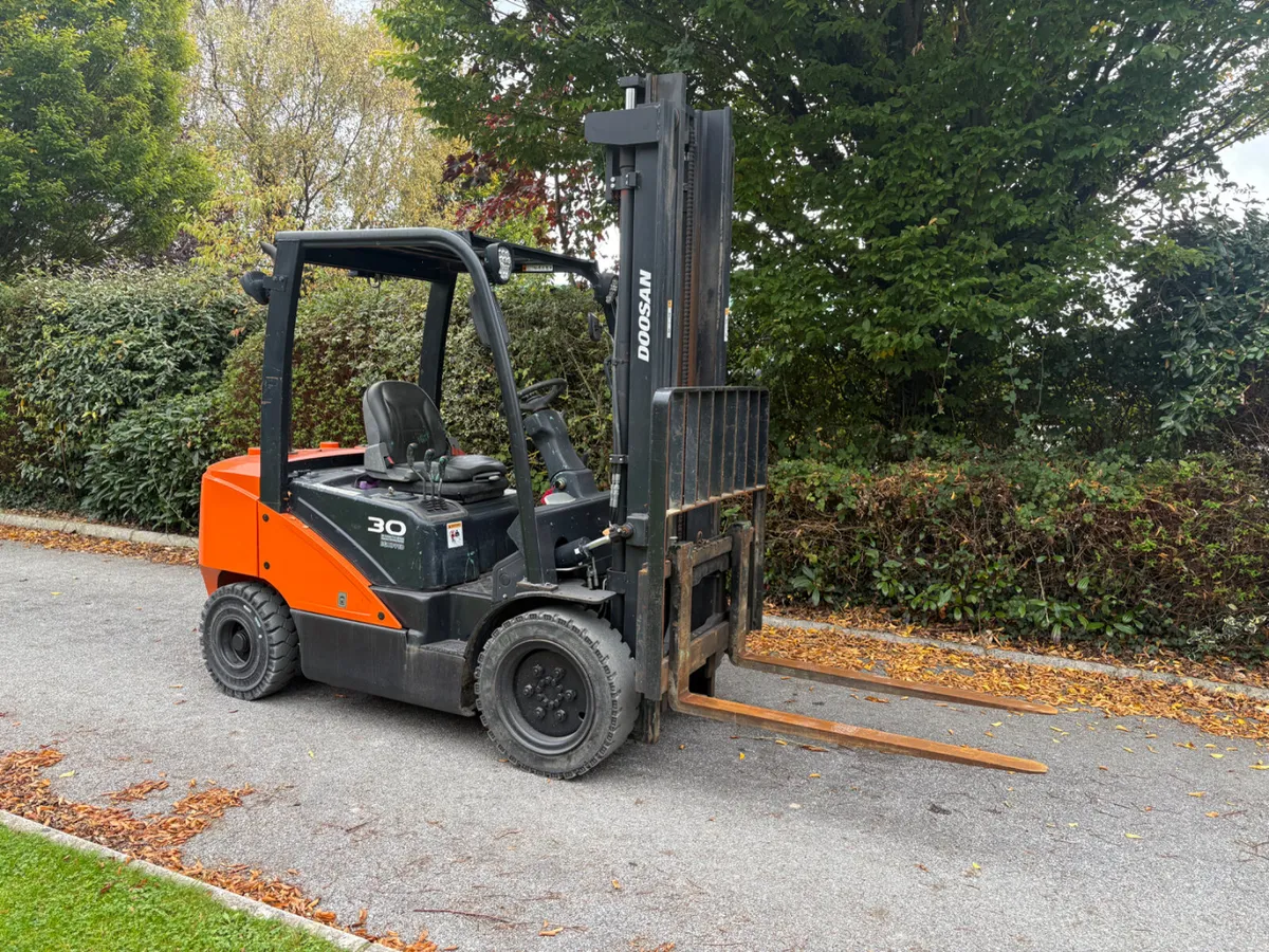 2018 DOOSAN  3 ton Forklift Finance Available - Image 1
