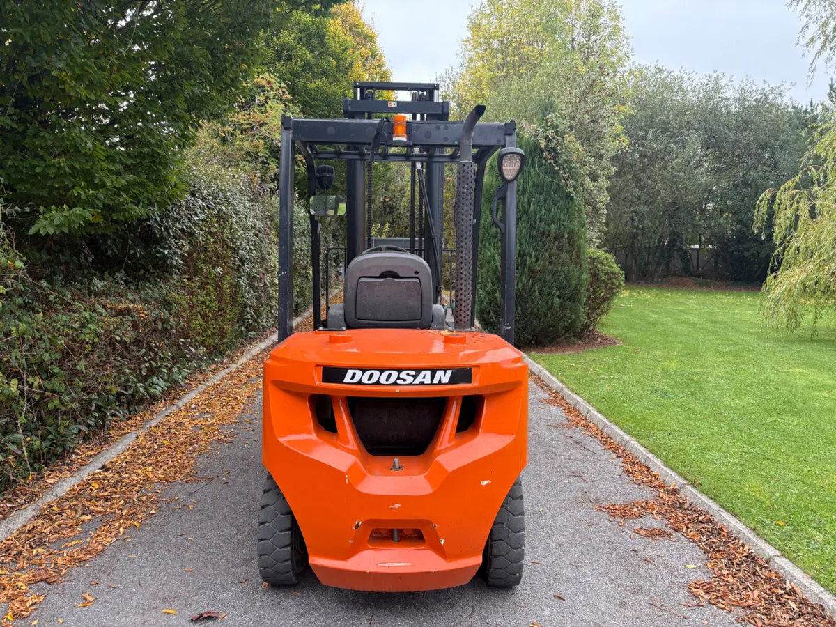 2018 DOOSAN  3 ton Forklift Finance Available - Image 4