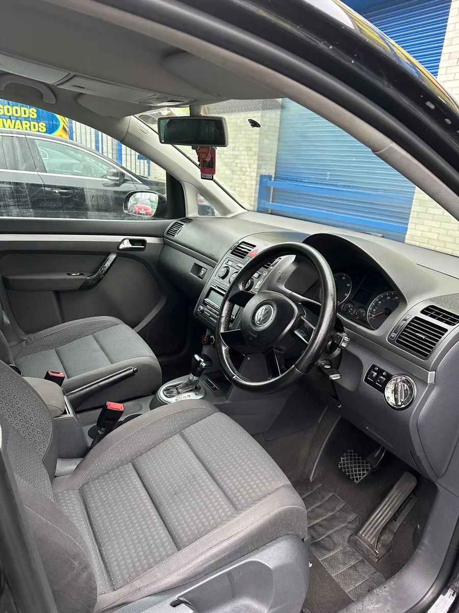 Volkswagen Touran 2005 - Image 1