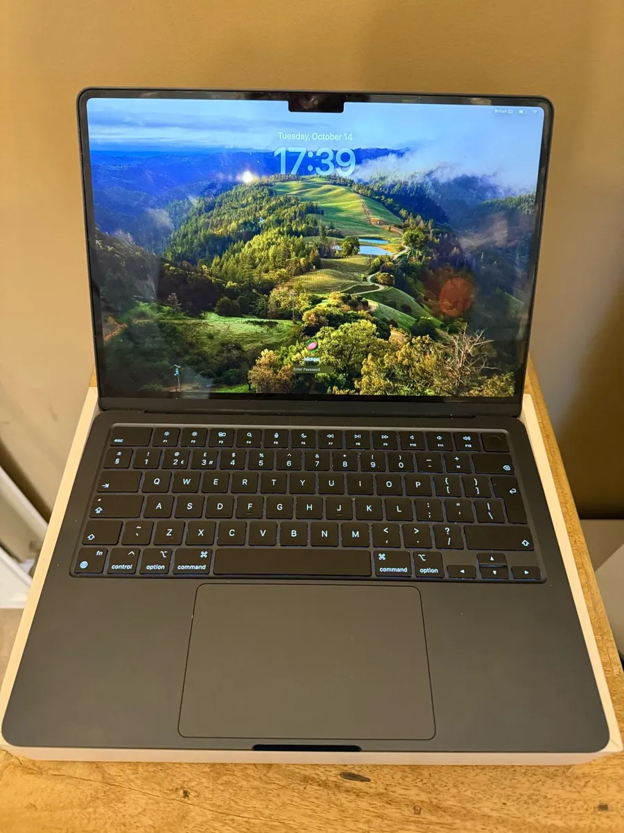 MacBook Air 2022 M2 512GB 8GB RAM - Image 1