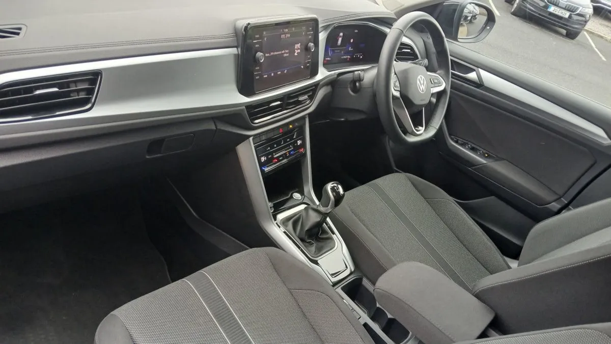 Volkswagen T-Roc Edition 75 1.0tsi 116HP  rear Vi - Image 3