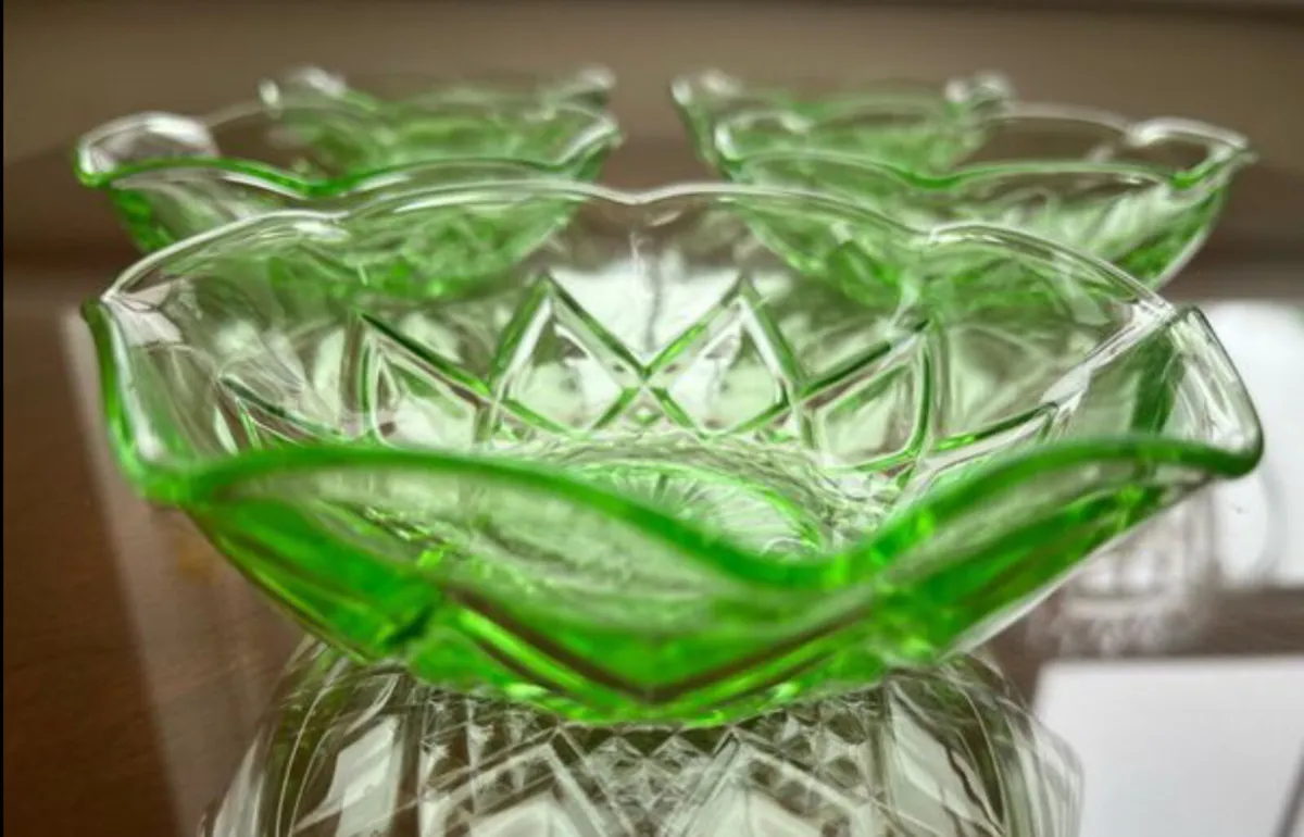 5 art deco uranium glass bowls - Image 2