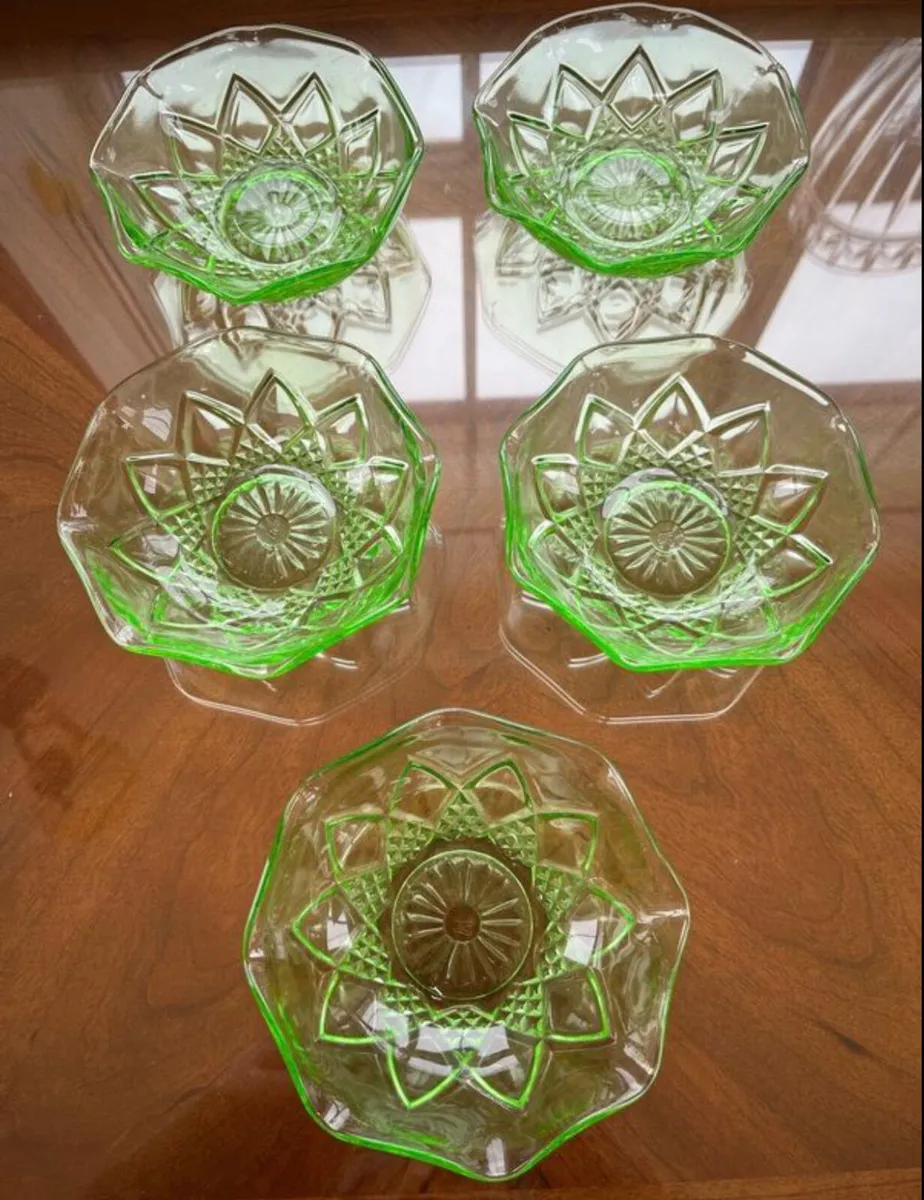 5 art deco uranium glass bowls - Image 1