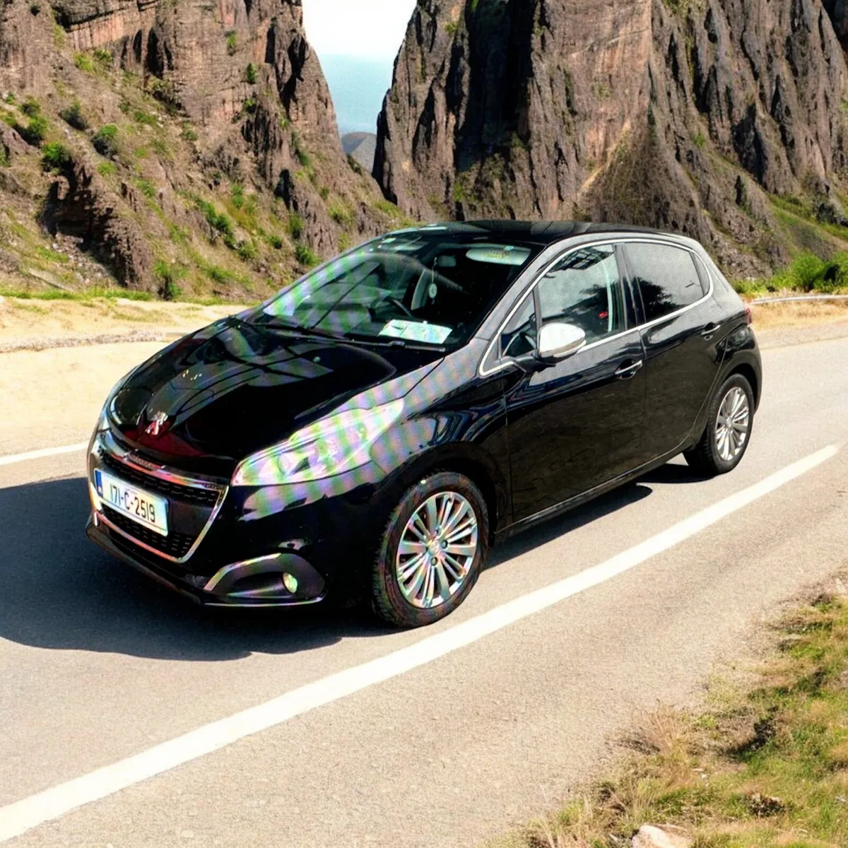2017 Peugeot 208 1.2 Puretech 82 bhp Allure 5dr - Image 2