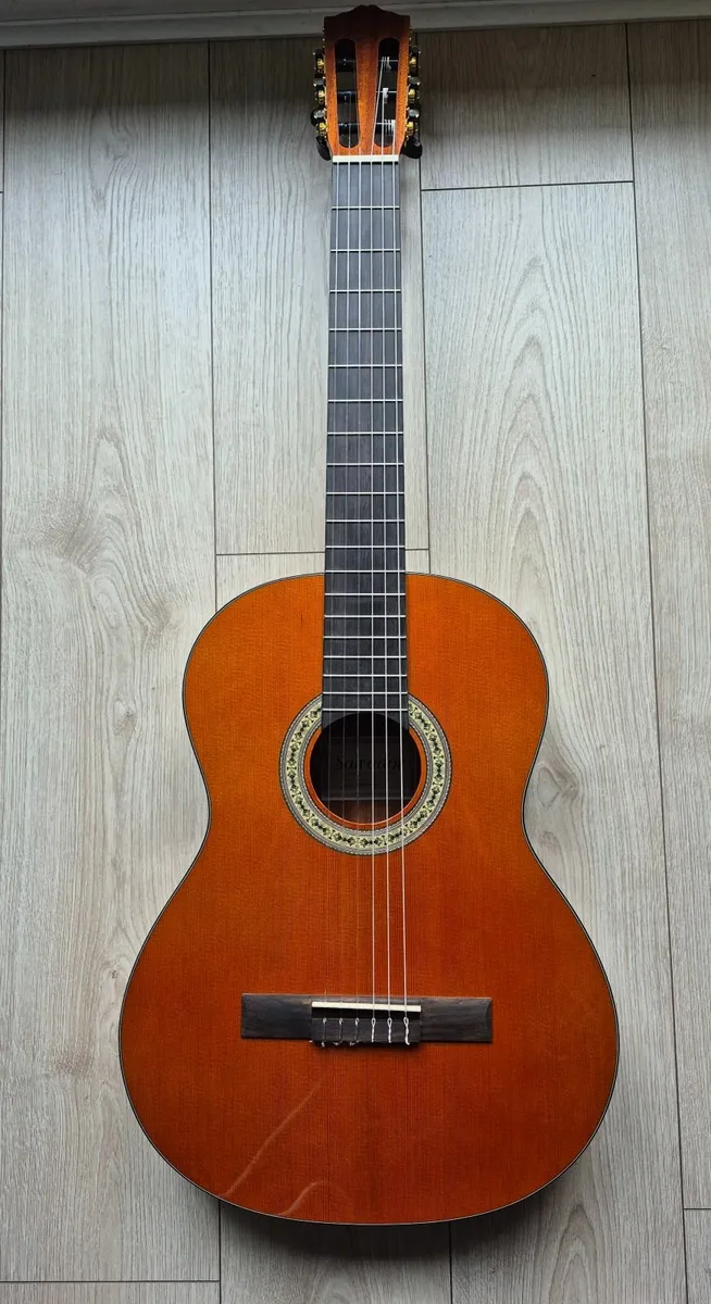 Left-handed classical guitar - Image 1
