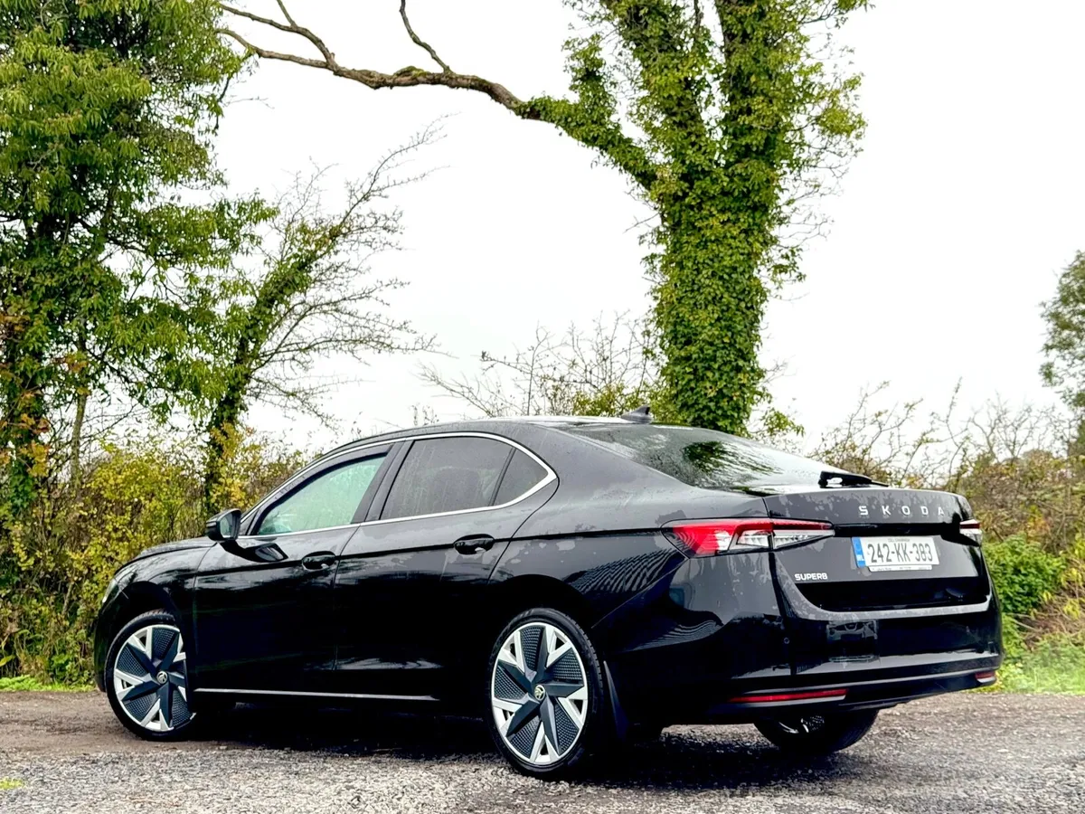 242 Skoda Superb SEL+ DSG Top Spec - Image 4